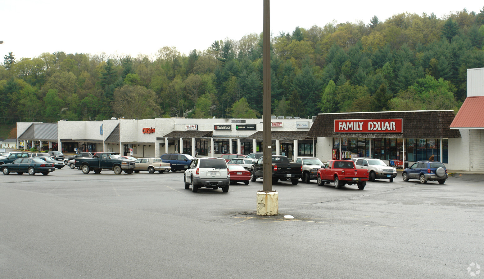 Shady Springs Plaza 21 Ritter Dr 400 – 9,800 SF of Space Available in Beaver, WV 25813